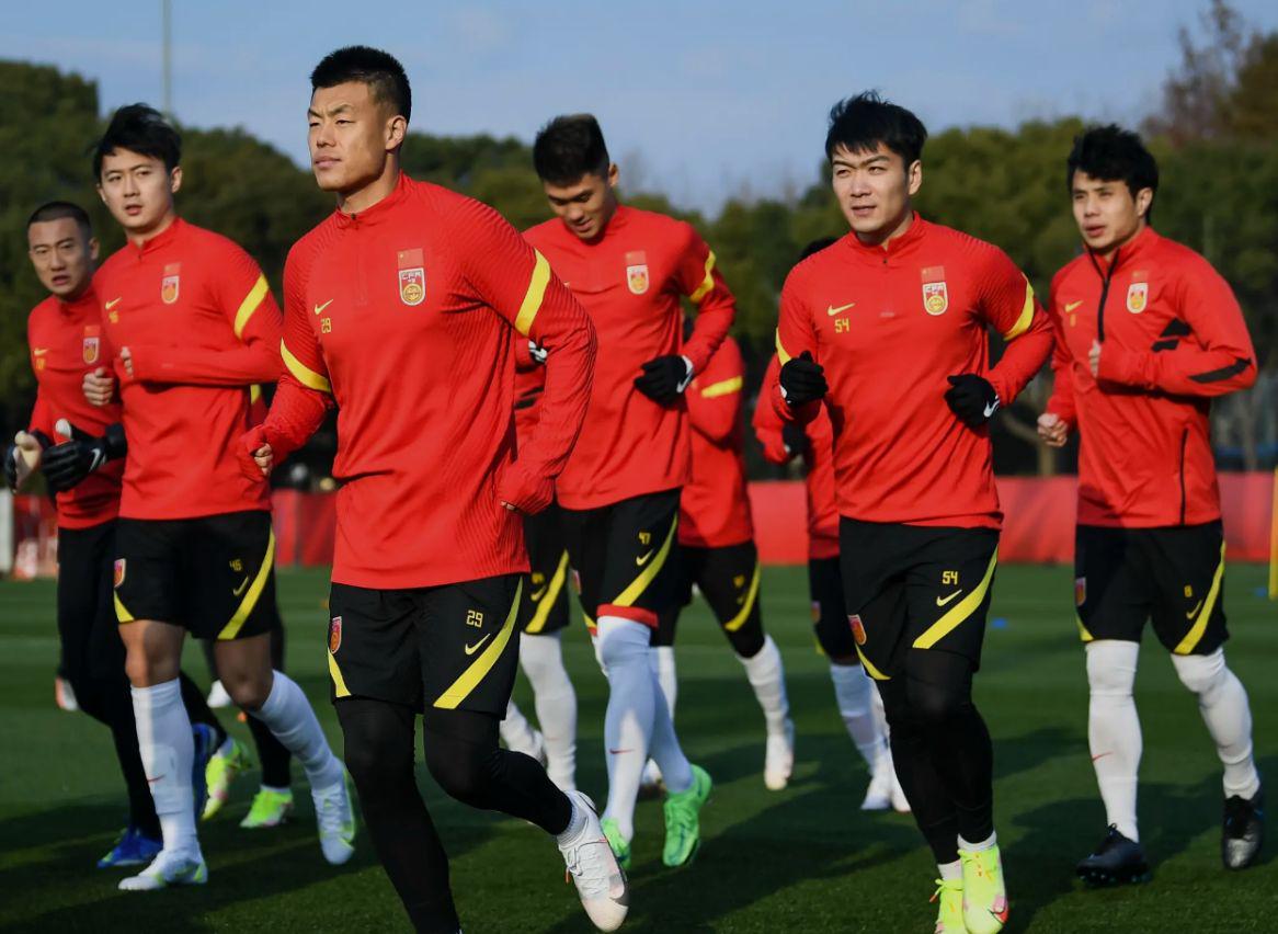 员有着极大, 外界认为他