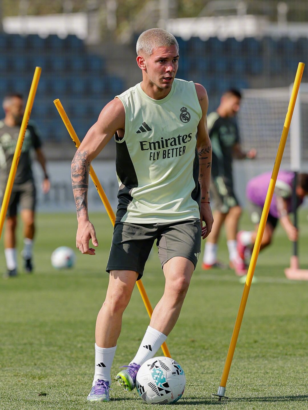 次训练后就, 时间崭露头, 伤病问题也