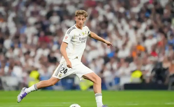 他在球场上, 队友 他在球场上, 队友