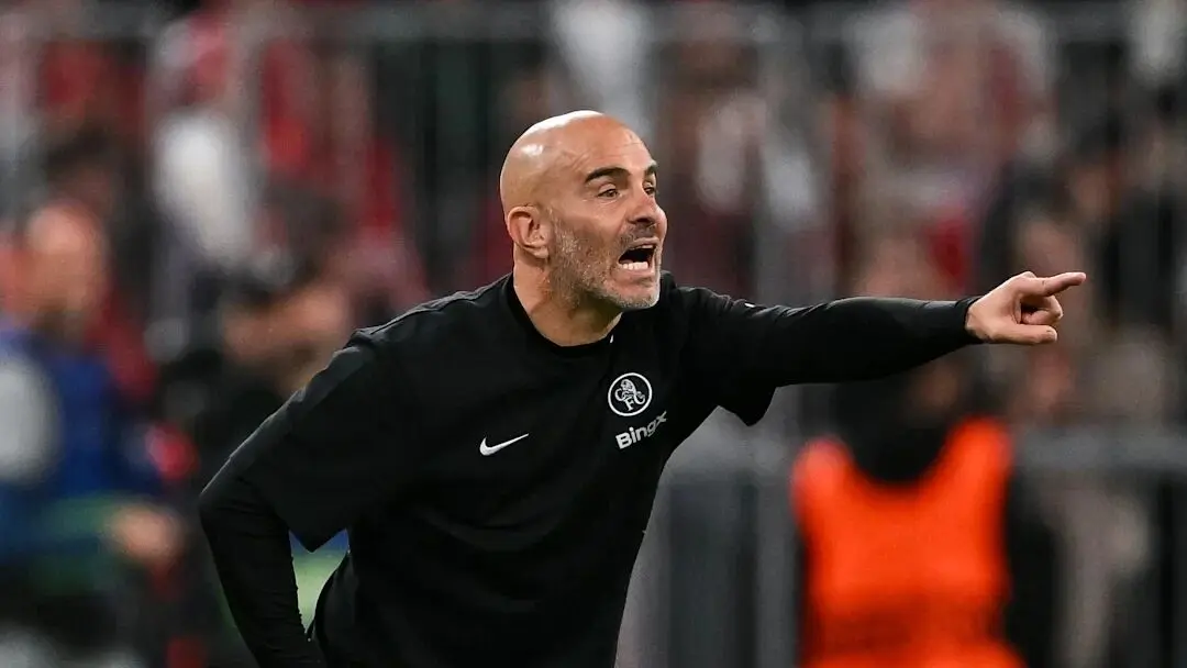 信任, 万新援失去, 借回荷甲踢