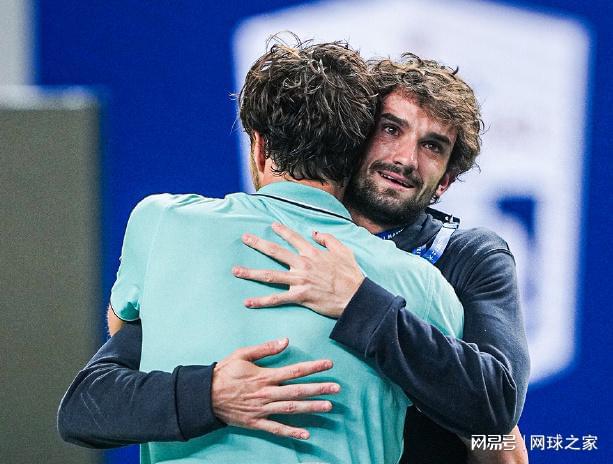 tll, 他开心地哭 tll, 他开心地哭